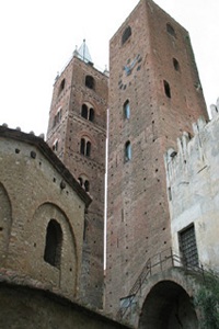 Xtrallusion photo library of independent, self-guided walking and sightseeing holidays in Italy. Pictures, images, photos and photographs taken along the way of this 1-day walking itinerary, to give you a visual impression of the day's walk.